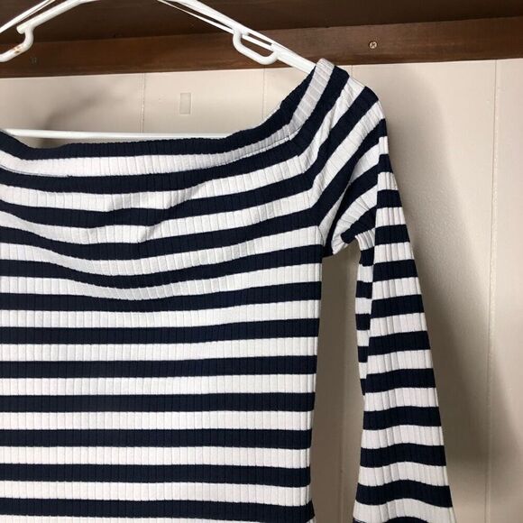 Guess Women's Gibson Striped Rib-Knit Off-the-Shoulder Top Medium NWT - Picture 4 of 5